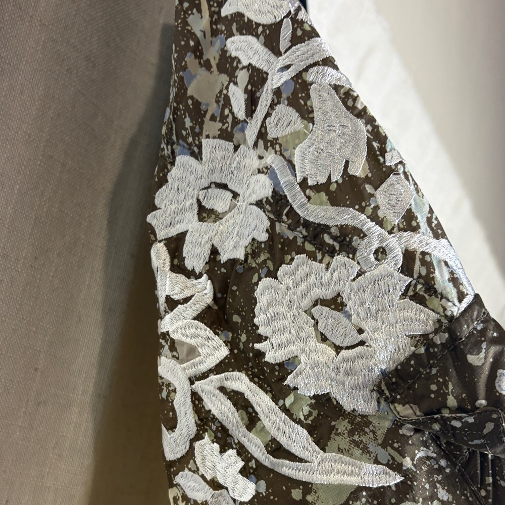 Free people movement size L Olive Green Cargo Pants with White Floral embroidery - Picture 3 of 8